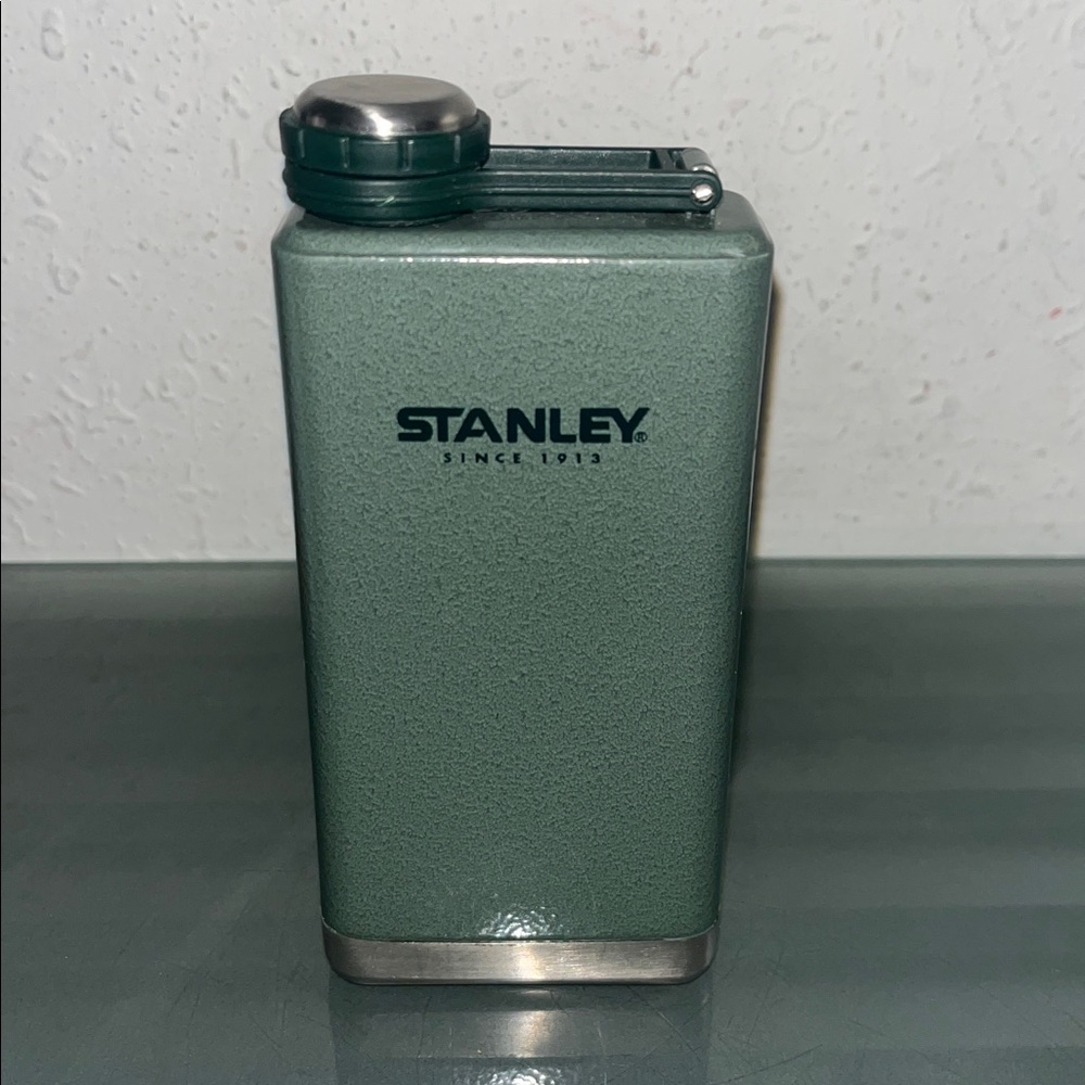 Stanley Classic hammered flask